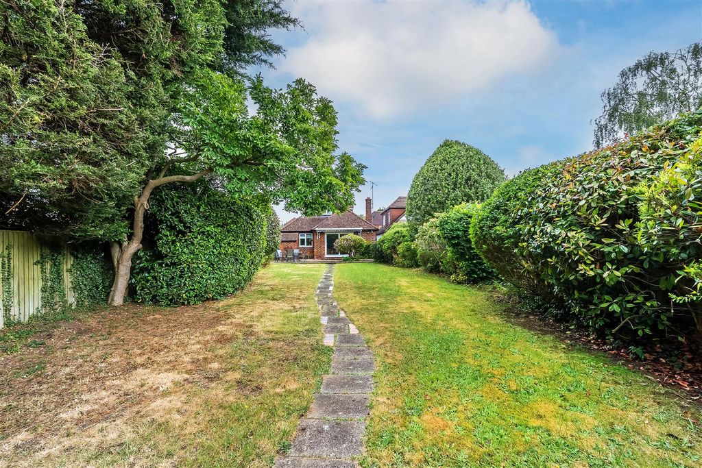 Additional image 19 of 3 bed chalet for saleWest Farm Close, Ashtead KT21