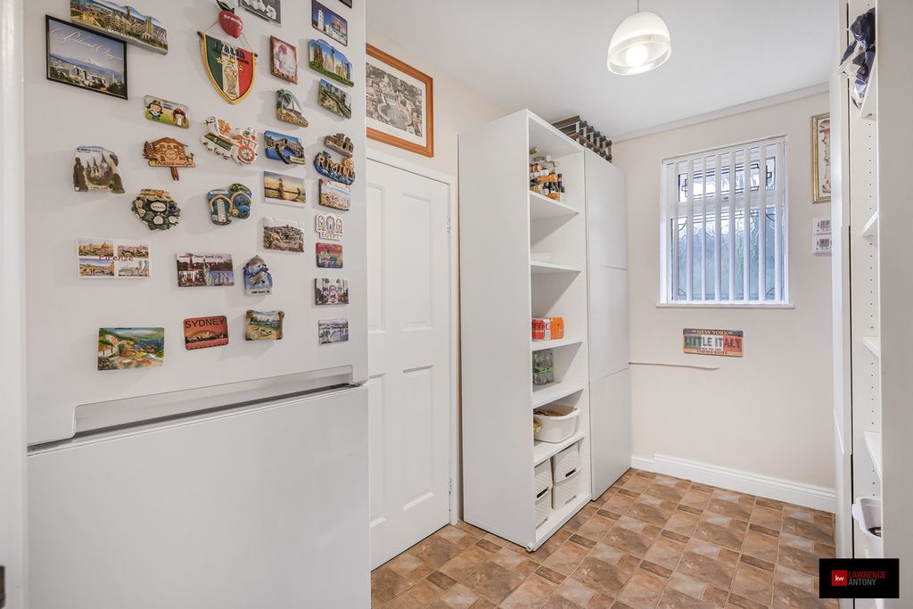 Additional image 19 of 5 bed detached house for saleLee Chapel Lane, Basildon SS16