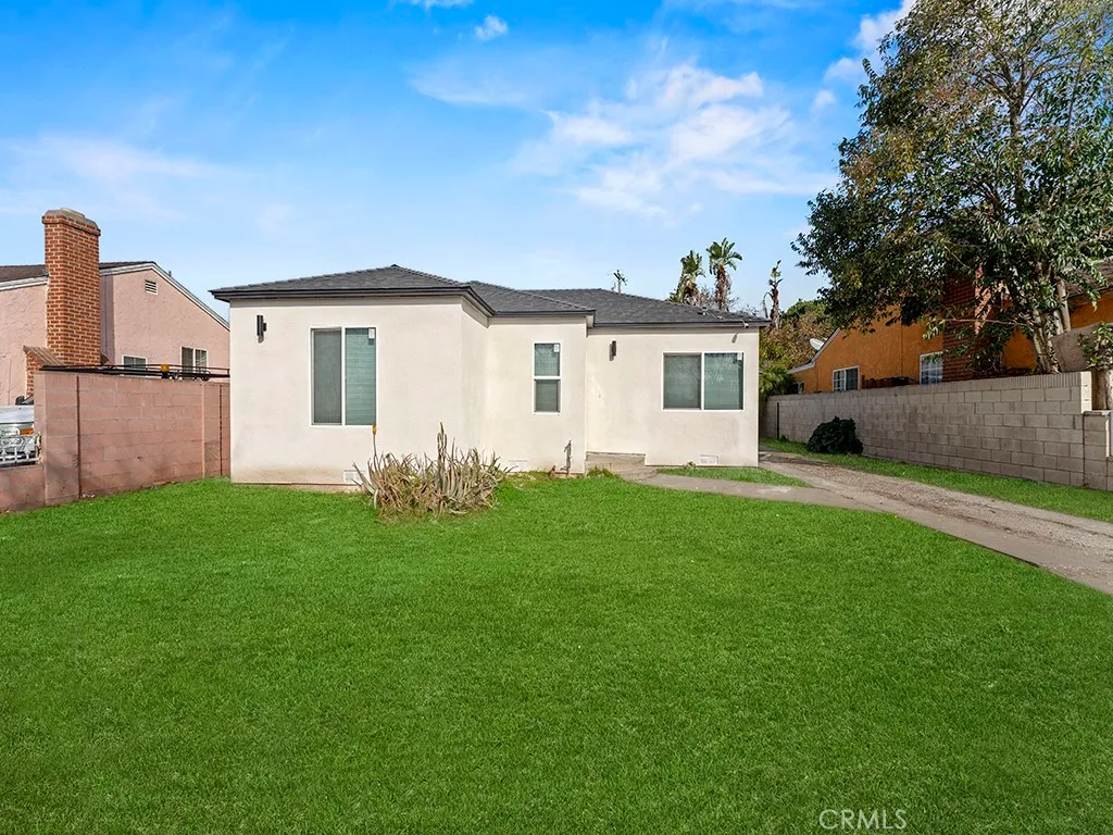 1411 W 7th Street, Santa Ana, CA 92703