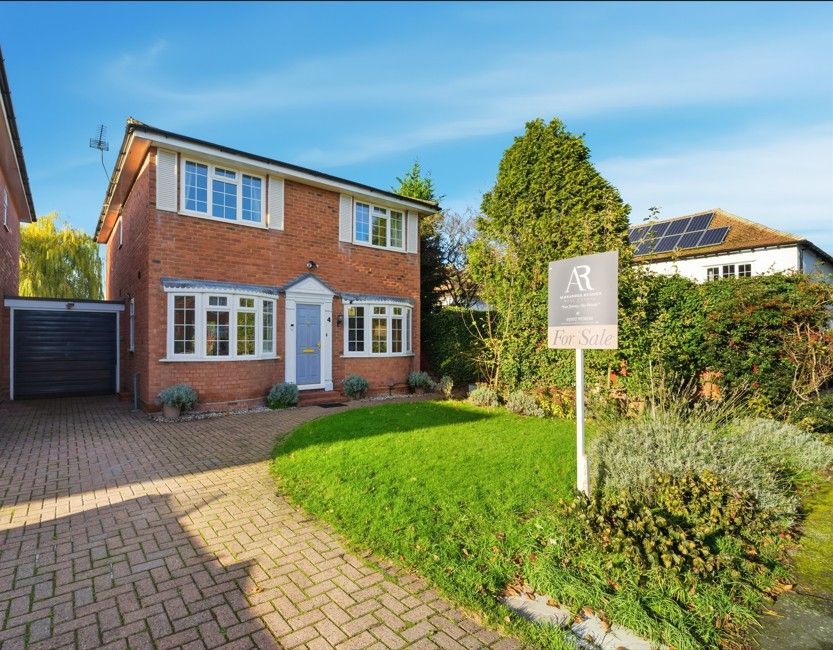 4 bed detached house for saleKashmir Close, New Haw KT15