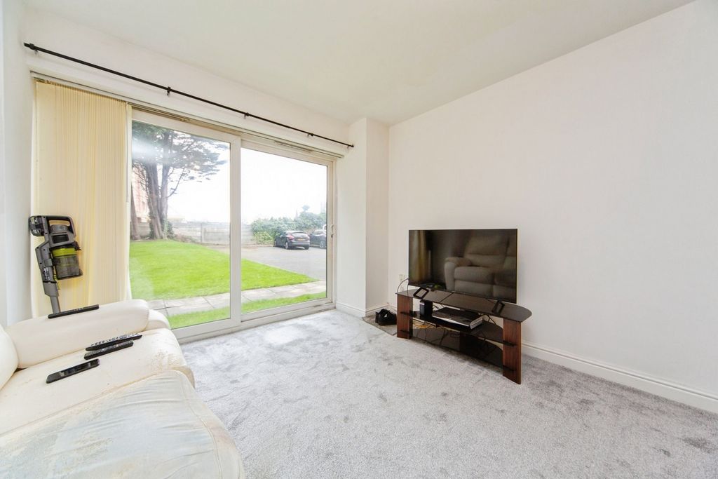 Additional image 4 of 2 bed flat for saleNew Chester Road, Birkenhead CH42