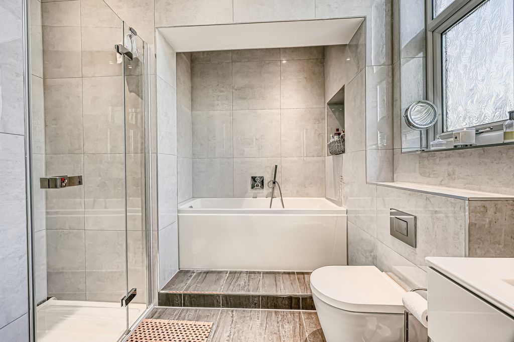 Additional image 25 of 5 bed detached house for saleRayleigh Road, Benfleet SS7