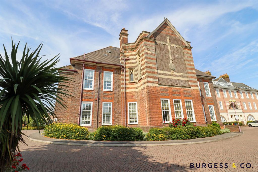 2 bed flat for saleChapel Walk, Bexhill-On-Sea TN40