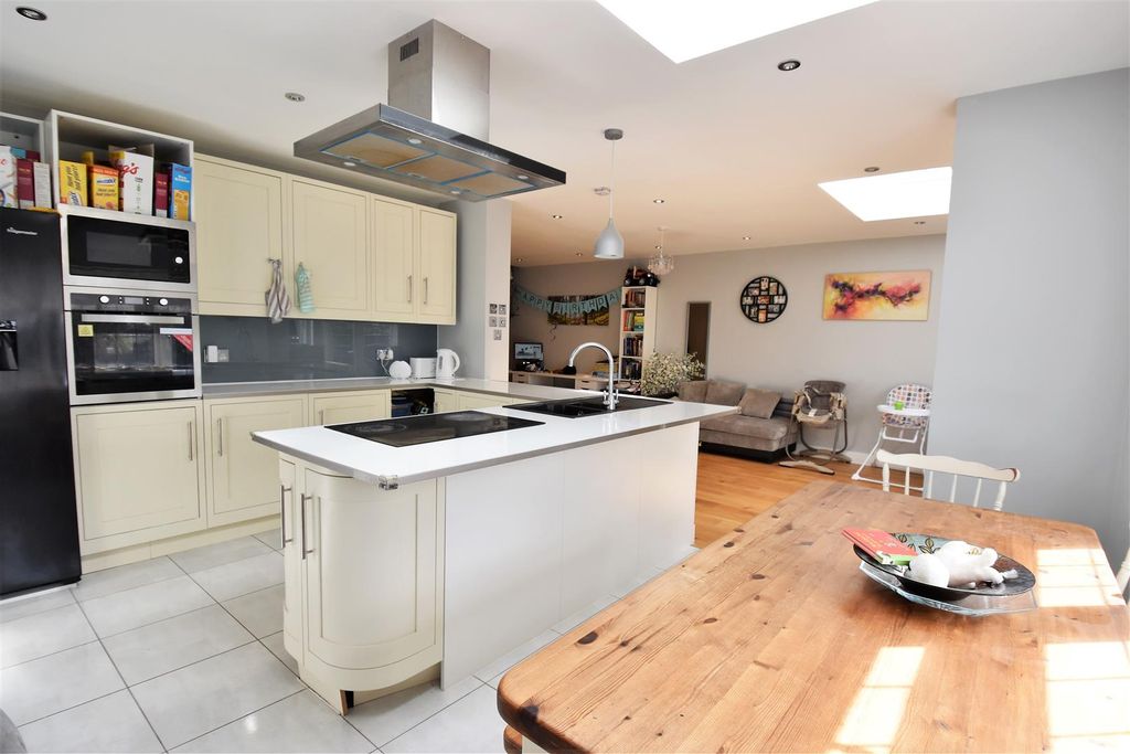 Additional image 2 of 5 bed semi-detached bungalow for saleHadley Road, Belvedere DA17