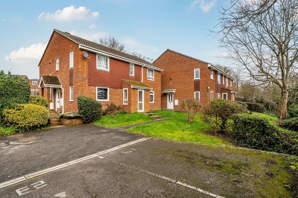 Additional image 18 of 2 bed flat for saleFarriers Close, Billingshurst RH14