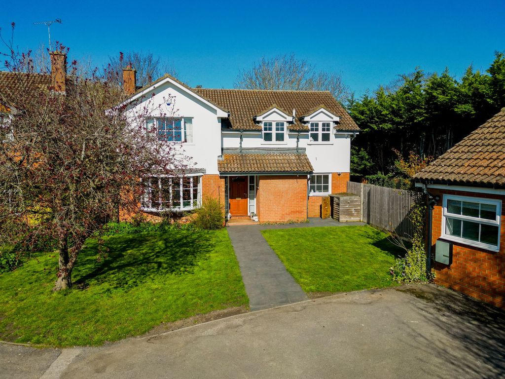 5 bed detached house for saleElsmore Close, Aylesbury HP21