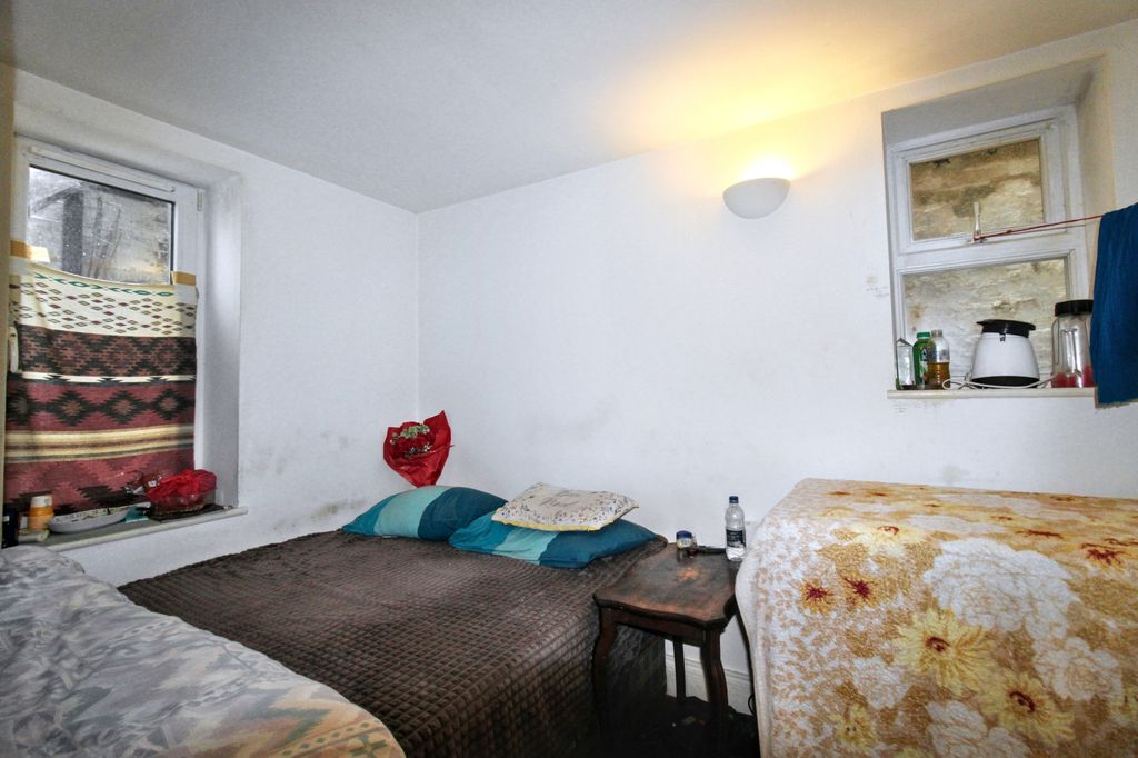 Additional image 26 of 6 bed property for saleUnion Street, Aldershot, Hampshire GU11