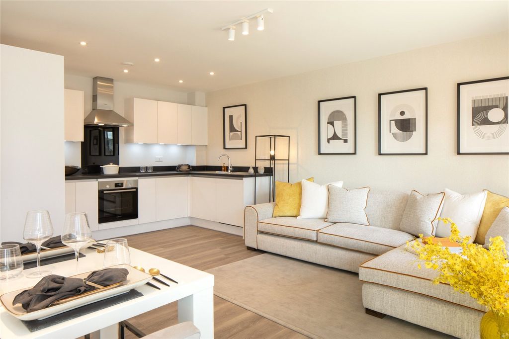 2 bed flat for sale11 White Barrow Lane, Basingstoke, Hampshire RG23