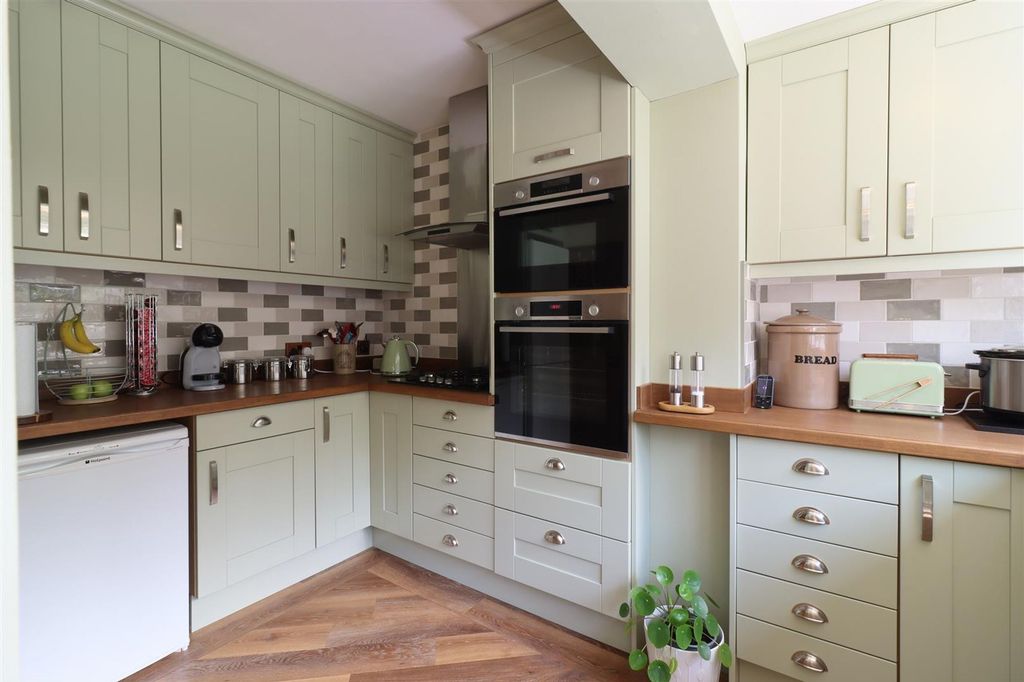 Additional image 2 of 3 bed detached house for saleTapton View Road, Chesterfield S41