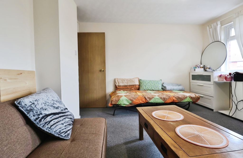 Additional image 11 of 1 bed flat for saleSanderling Close, Letchworth SG6