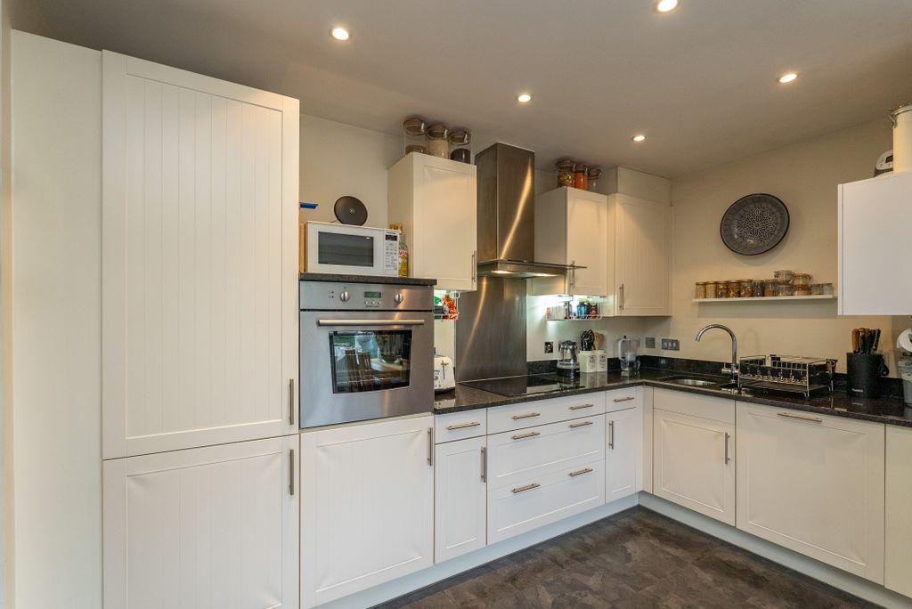 Additional image 5 of 2 bed flat for saleHill View, Dorking RH4