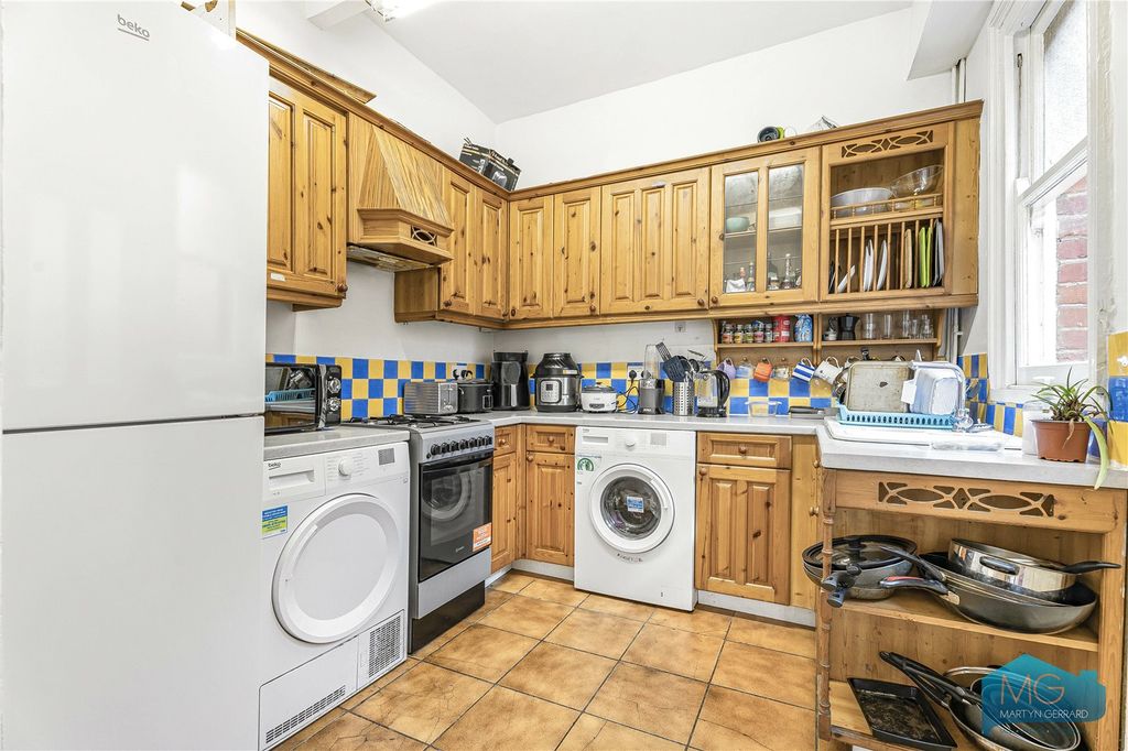 Additional image 4 of 4 bed semi-detached house for saleWood Street, Barnet EN5