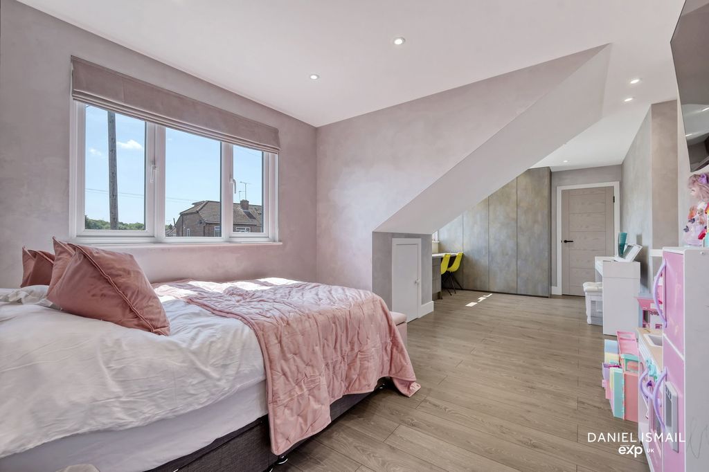 Additional image 21 of 5 bed detached house for saleGreat Berry Lane, Langdon Hills, Basildon SS16
