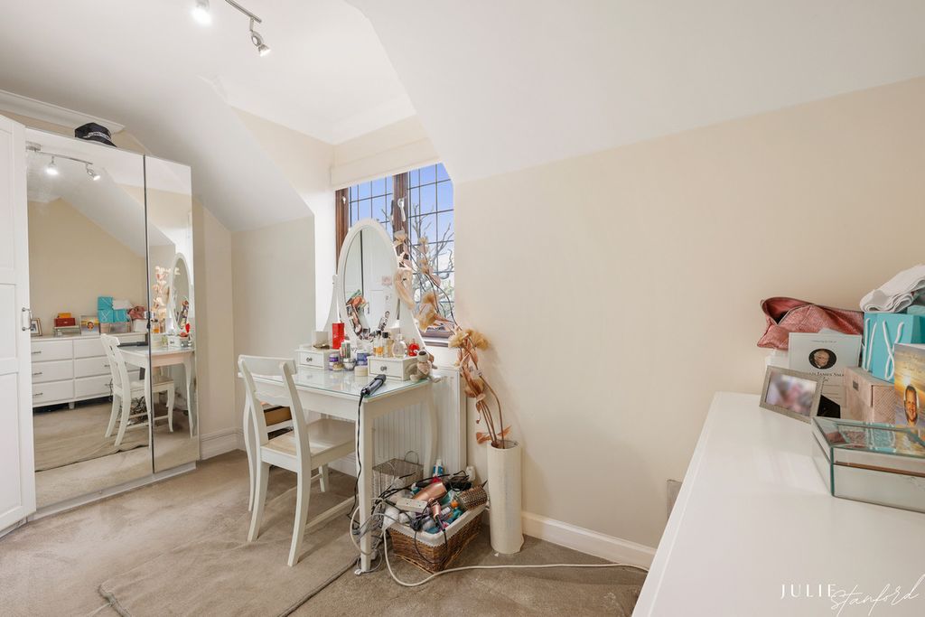 Additional image 18 of 6 bed detached house for saleLee Chapel Lane, Basildon SS16