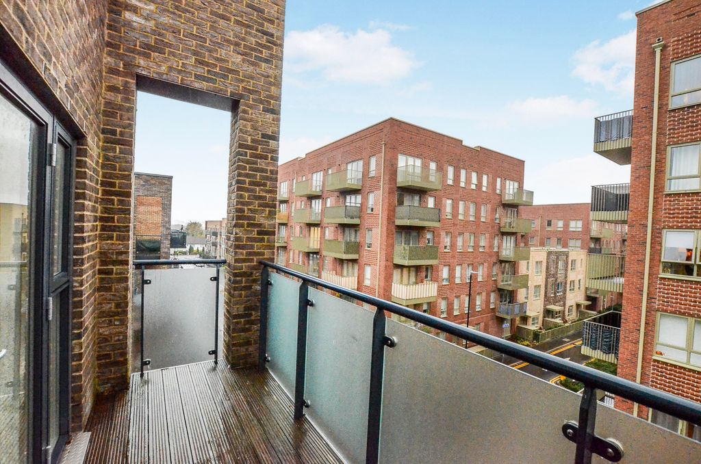 Additional image 8 of 2 bed flat for saleBucknall Place, Watford WD19