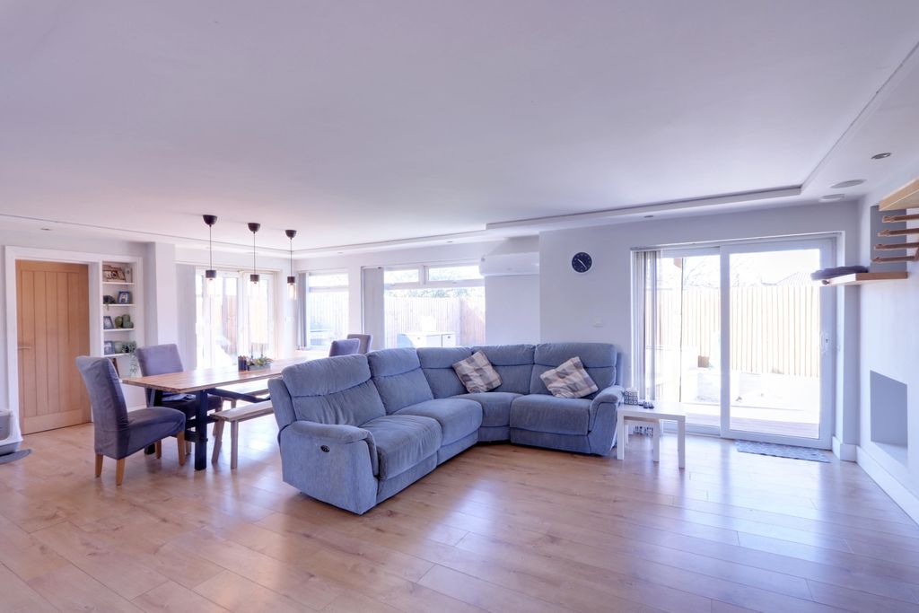 Additional image 10 of 5 bed detached house for sale6 Heathfield, Benfleet SS7