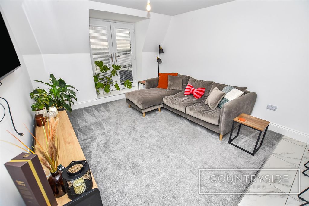 Additional image 7 of 2 bed flat for saleHalle Mews, Benfleet SS7