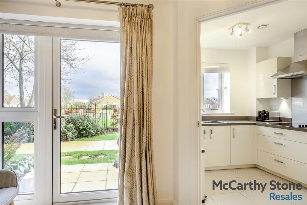 Additional image 6 of 2 bed flat for saleOakhill Place, High View, Bedford, Bedfordshire MK41