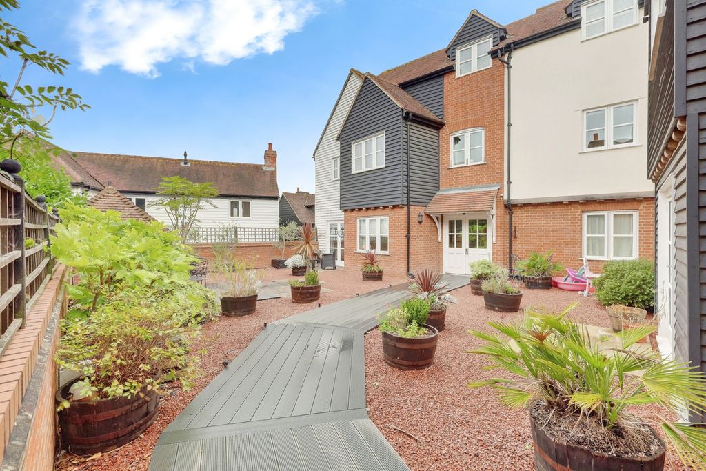 2 bed flat for saleHigh Street, Benfleet SS7