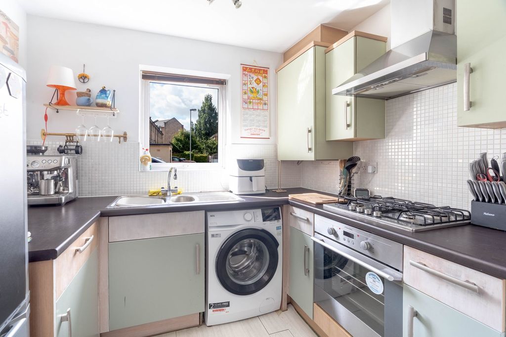 Additional image 4 of 2 bed flat for saleWoodhead Drive, Cambridge CB4