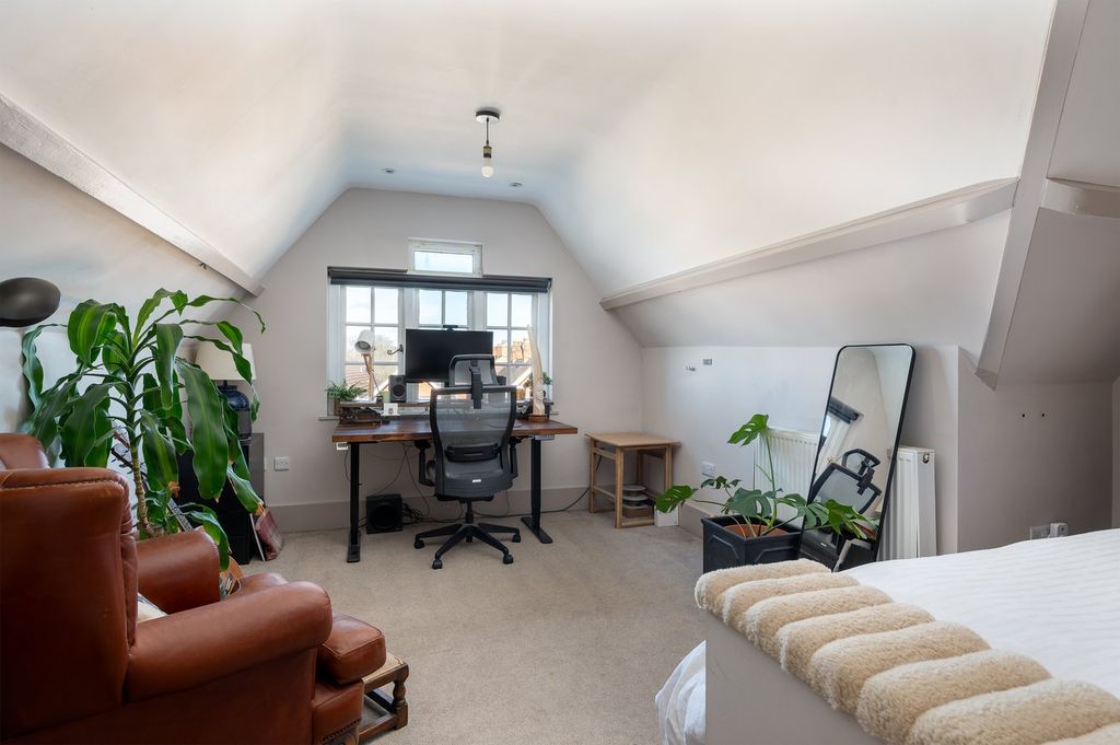 Additional image 21 of 7 bed detached house for saleGoldington Road, Bedford MK40