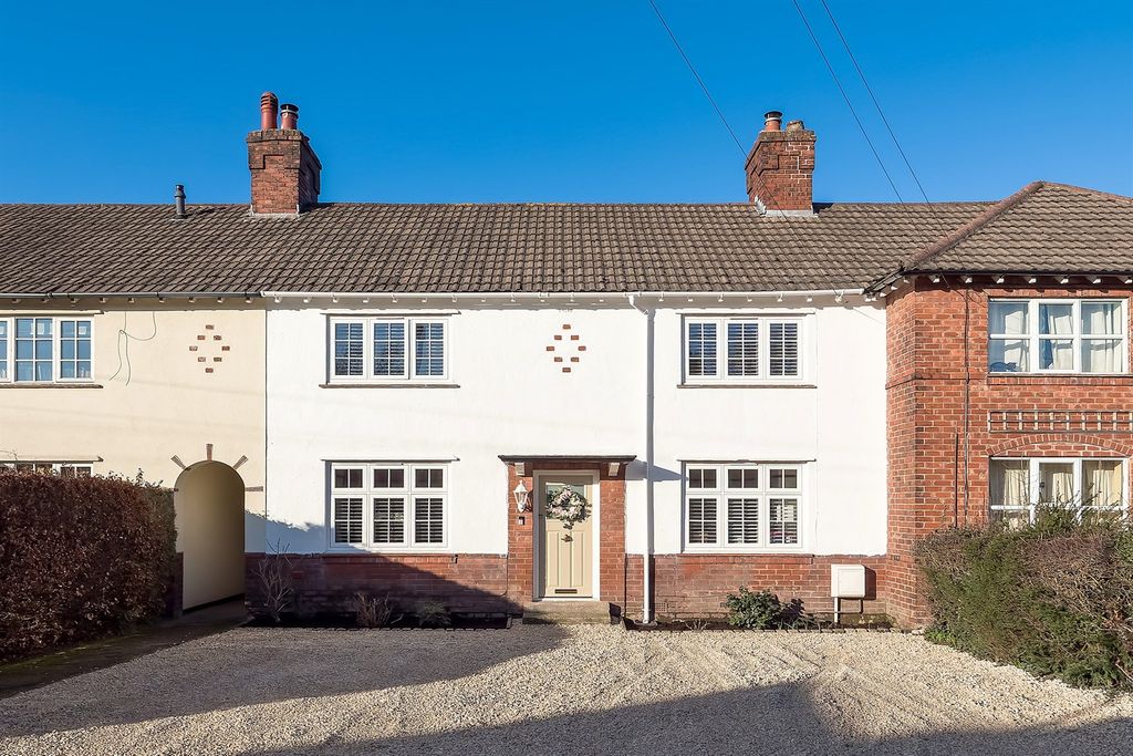 3 bed terraced house for saleCrescent Road, Alderley Edge SK9