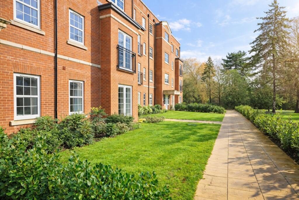 Redland Way, St. Albans, Hertfordshire, AL2