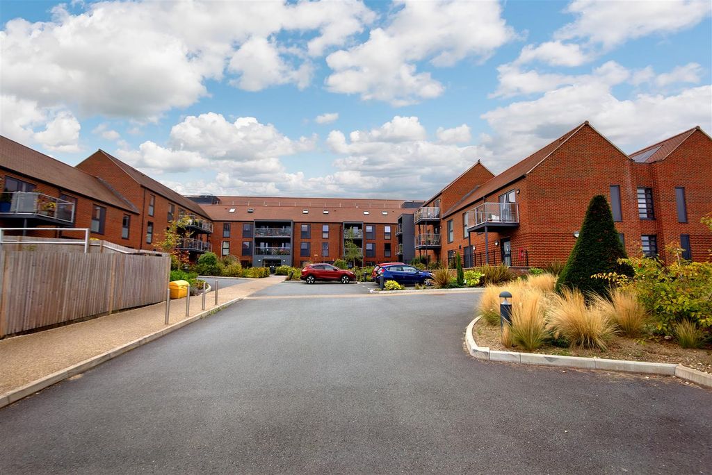 Additional image 10 of 1 bed flat for saleWayfarer Place, The Dean, Alresford SO24