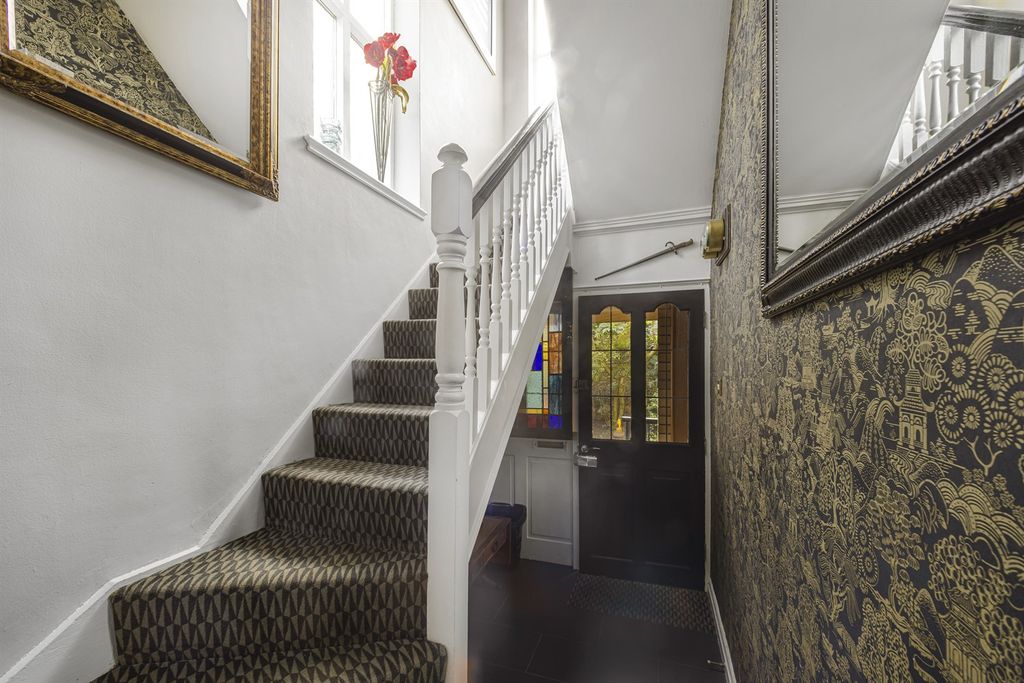 3 bed flat for saleChomlea, Devisdale Road, Bowdon - Includes Garage WA14 photo 3