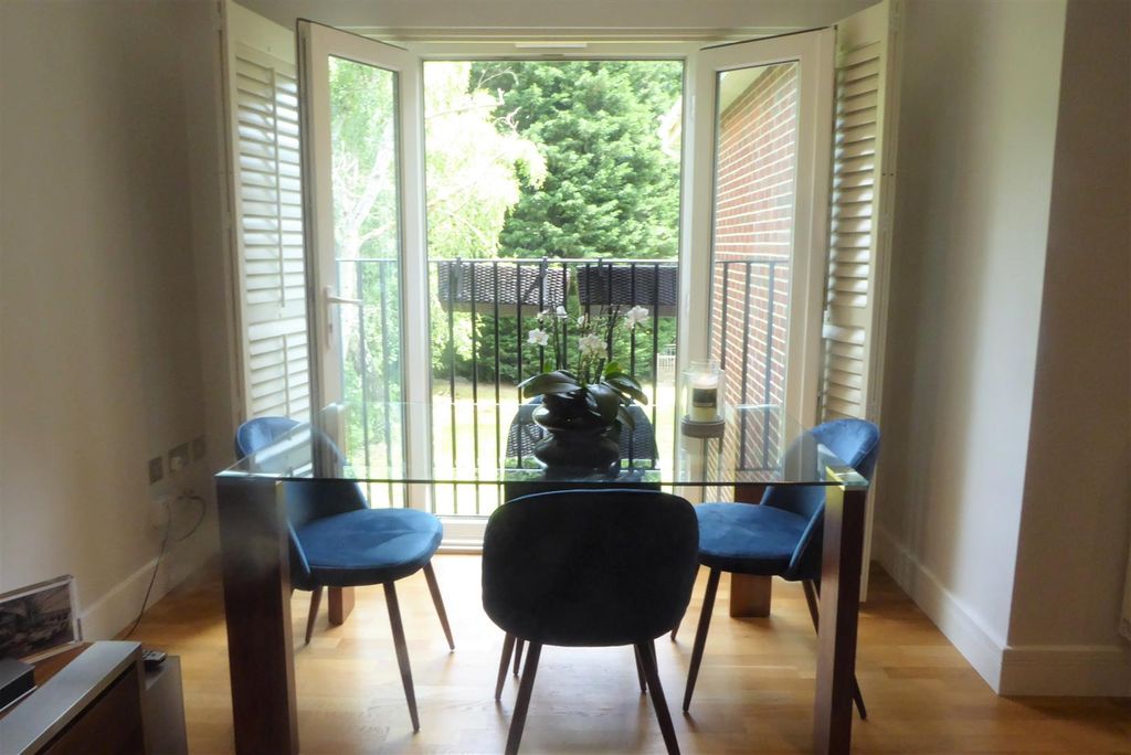 Additional image 6 of 2 bed flat for saleTudor Court, London Road, Windlesham GU20