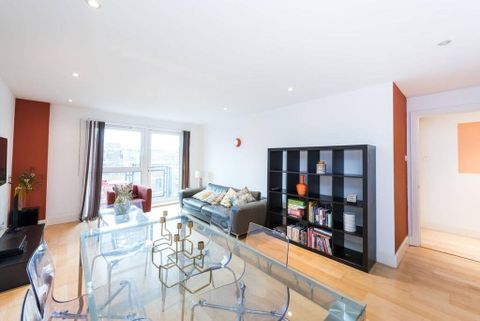 Vauxhall Bridge Road, Westminster SW1V