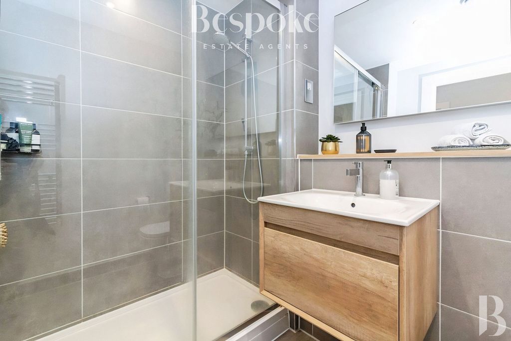 Additional image 19 of 2 bed flat for saleSunapee Road, Reading RG2
