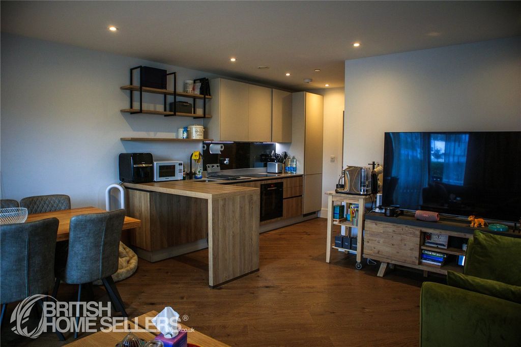 Additional image 3 of 2 bed flat for saleFlagstaff Road, Reading, Berkshire RG2