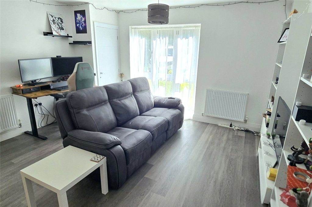 Additional image 2 of 1 bed flat for saleWoodside Close, Bagshot, Surrey GU19