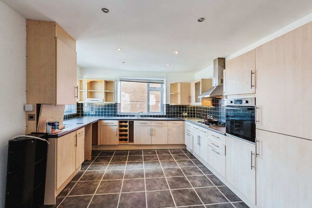 Additional image 9 of 3 bed flat for saleNorth Promenade, Lytham St. Annes, Lancashire FY8