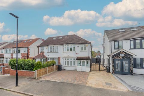 Winchester Avenue, Heston TW5