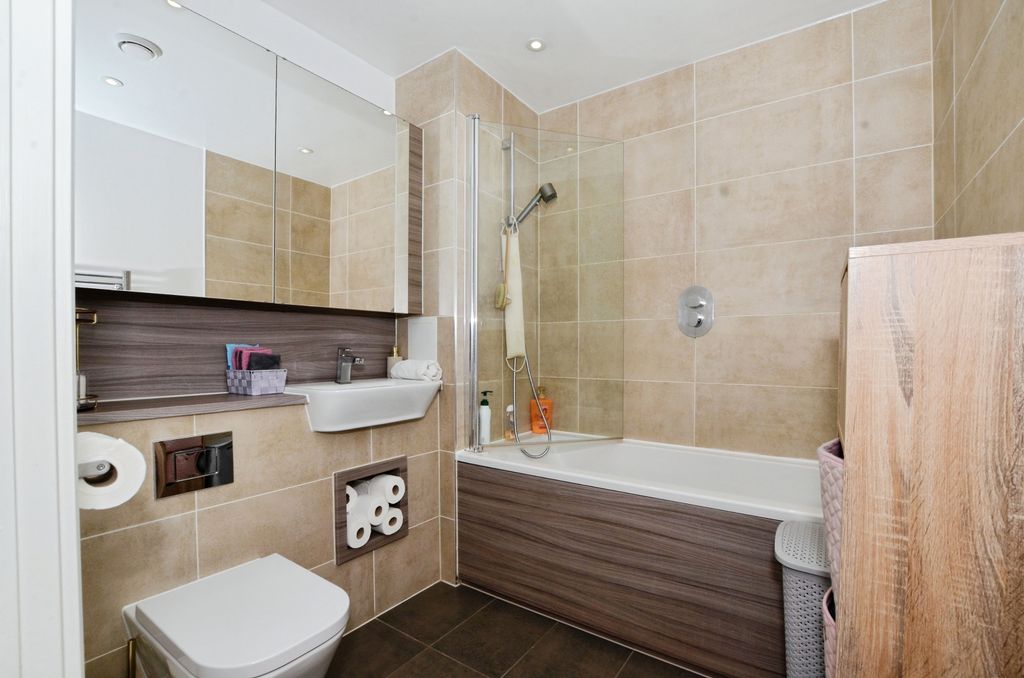 Additional image 9 of 2 bed flat for saleBucknall Place, Watford WD19