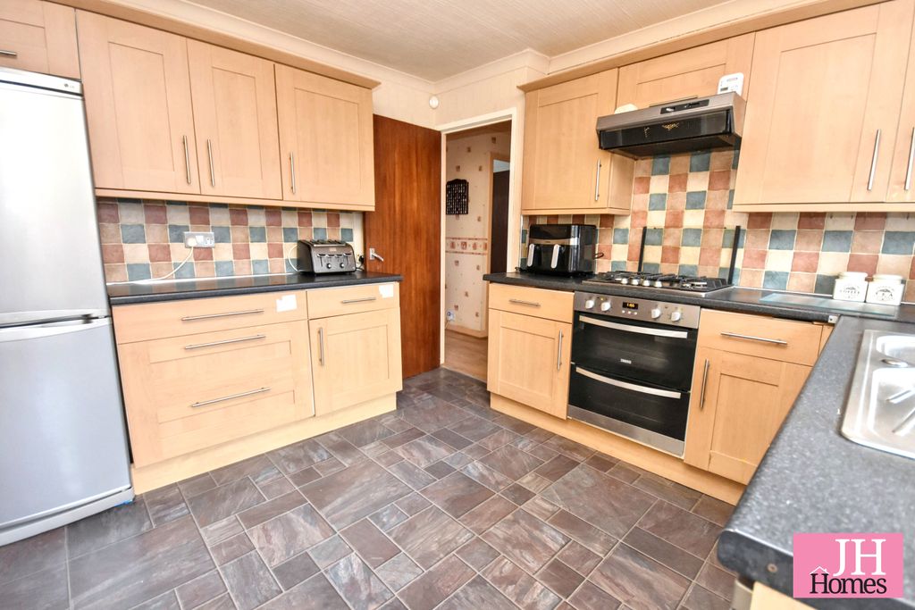 3 bed detached bungalow for saleChestnut Walk, Barrow-In-Furness, Cumbria LA13 photo 3