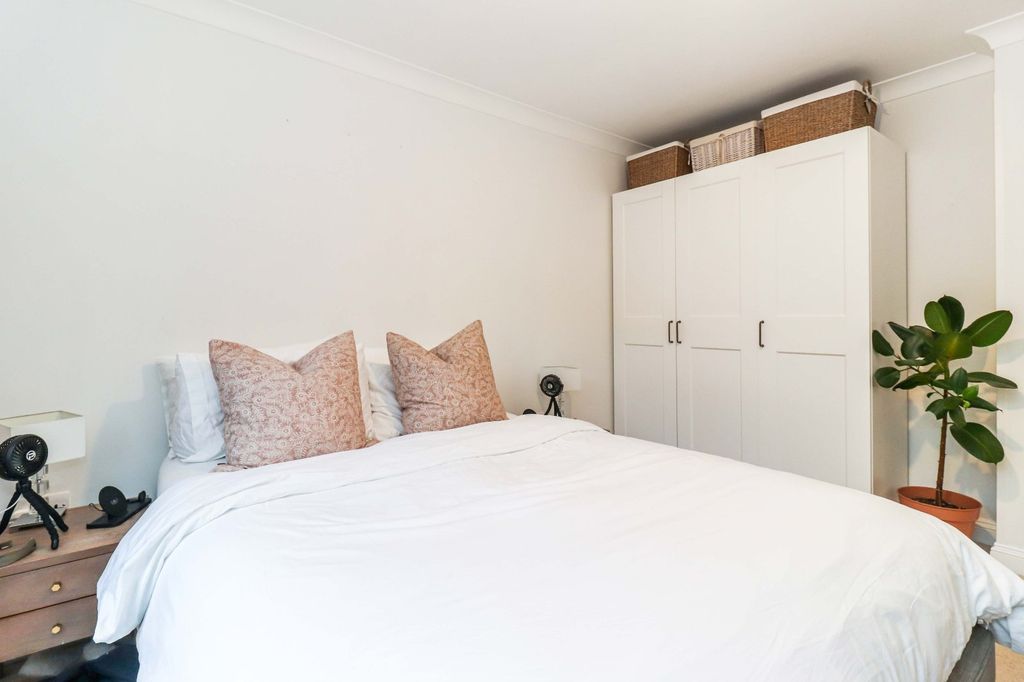Additional image 13 of 2 bed flat for saleStation Road, Beaconsfield, Buckinghamshire HP9