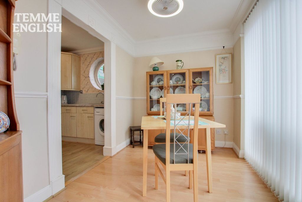 Additional image 8 of 2 bed flat for saleThe Vale, Basildon SS16