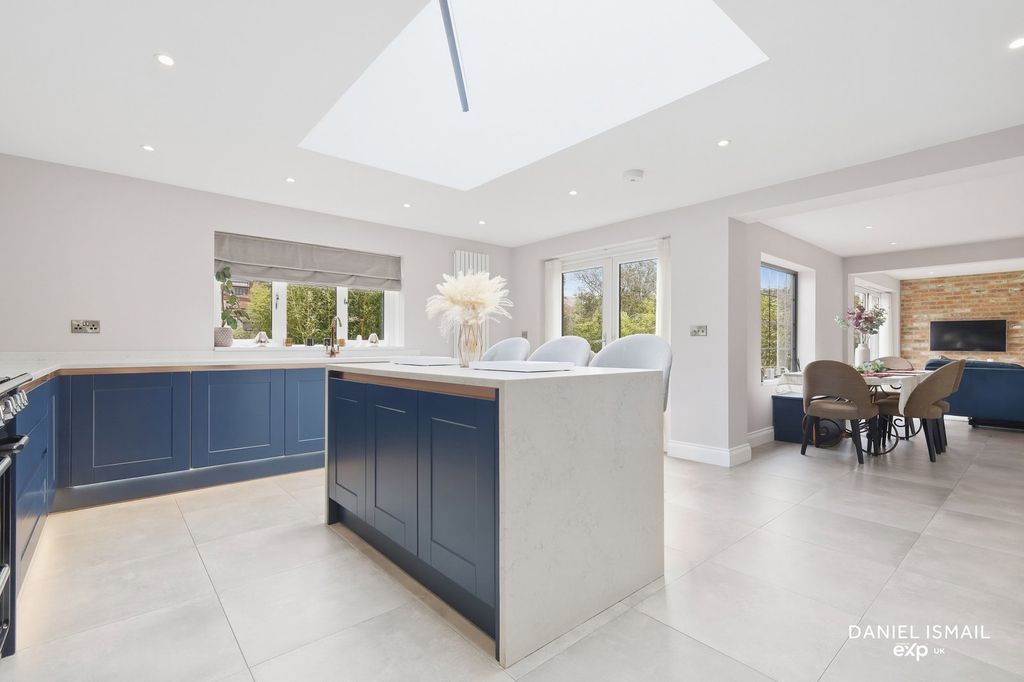 4 bed detached house for saleThe Lindens, Langdon Hills, Basildon SS16