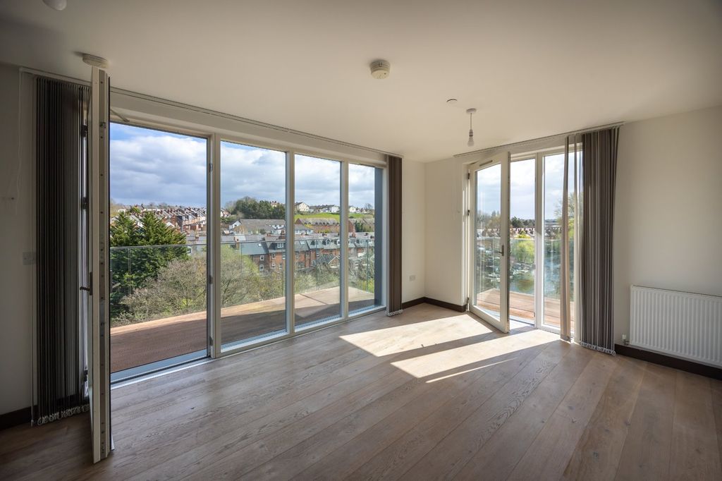 Additional image 4 of 2 bed flat for saleRiverside View, 5-9 Berkeley Avenue, Reading RG1