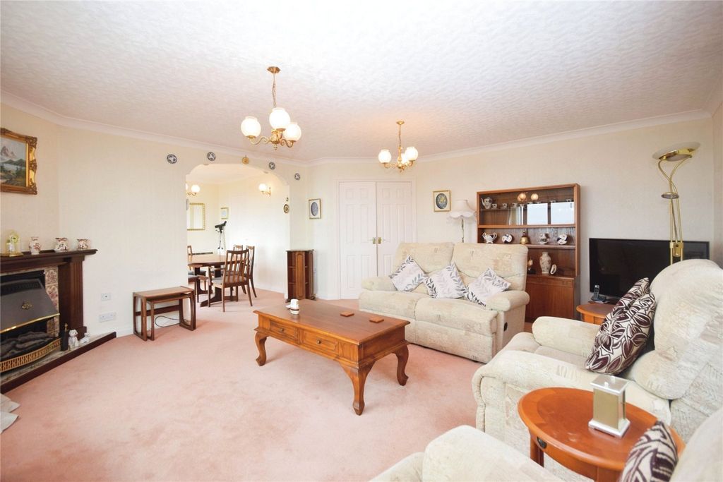 2 bed bungalow for saleStad Gwastadgoed Isaf, Llwyngwril, Gwynedd LL37 photo 4