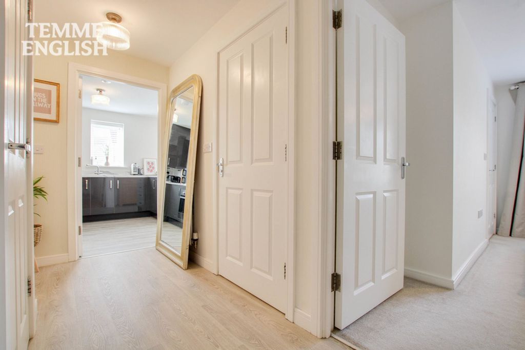 Additional image 14 of 2 bed flat for saleSchool Avenue, Dunton Fields, Laindon SS15