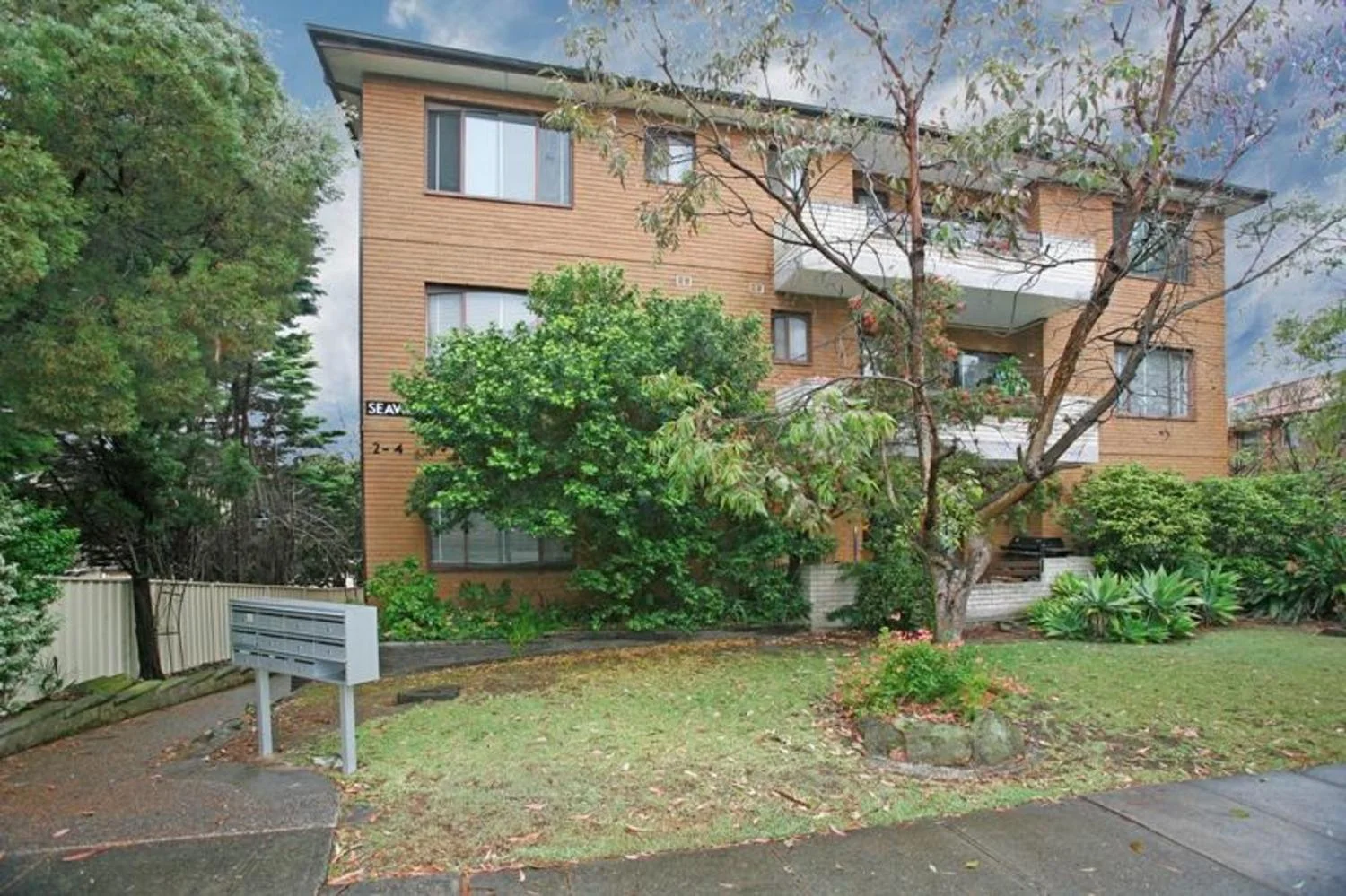 5/2-4 Hampton Court Road, Carlton NSW 2218