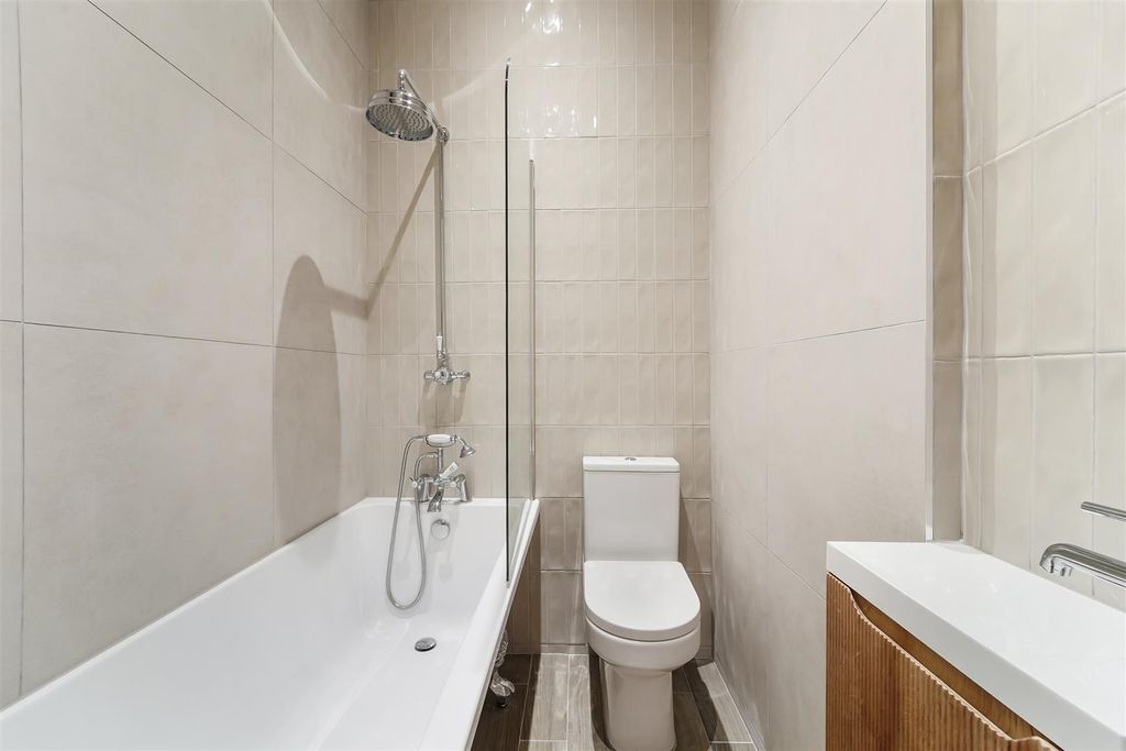 Additional image 15 of 5 bed detached house for saleBeacon Way, Banstead SM7