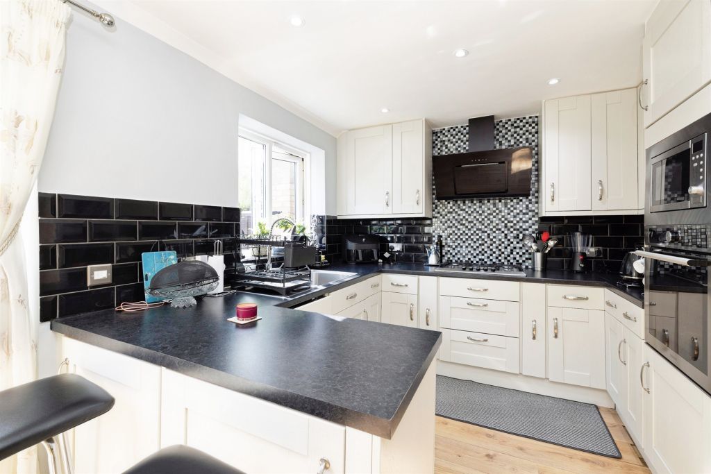 Additional image 2 of 3 bed terraced house for saleMargeholes, Watford WD19