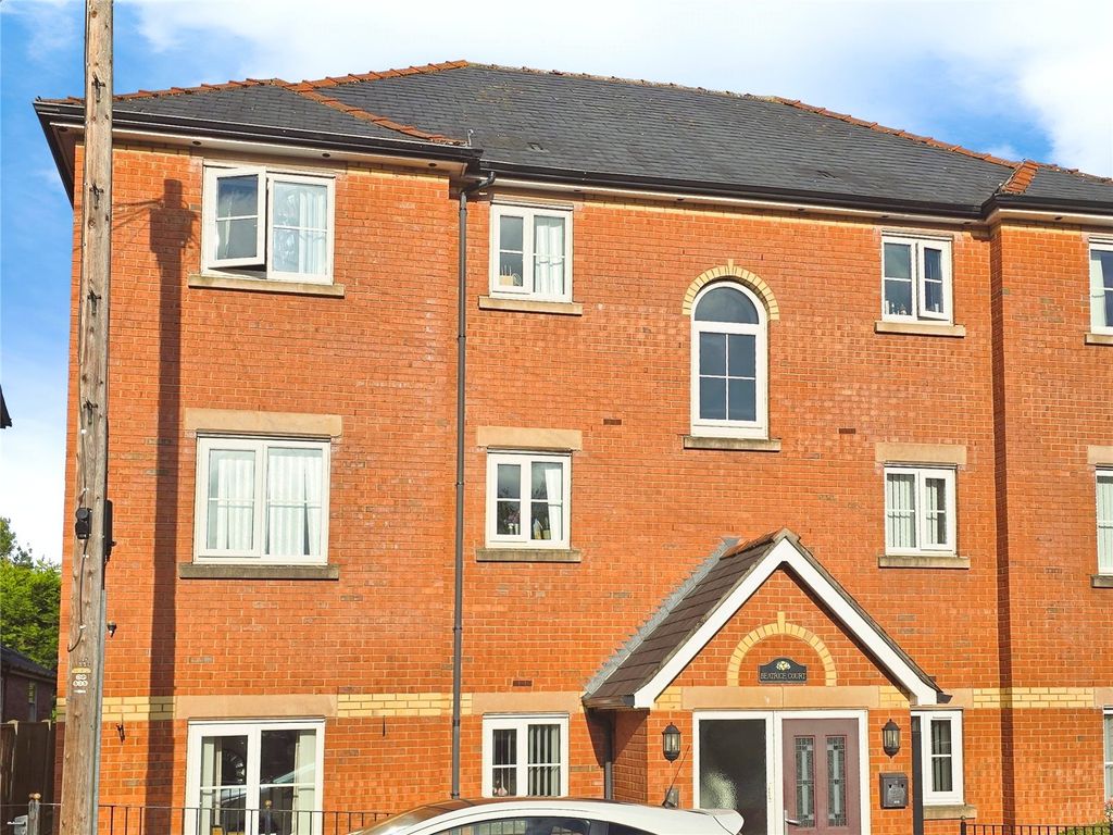 2 bed flat for saleGittin Street, Oswestry, Shropshire SY11