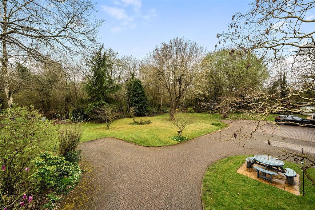 Additional image 28 of 4 bed detached house for saleBarker Close, Arborfield, Berkshire RG2