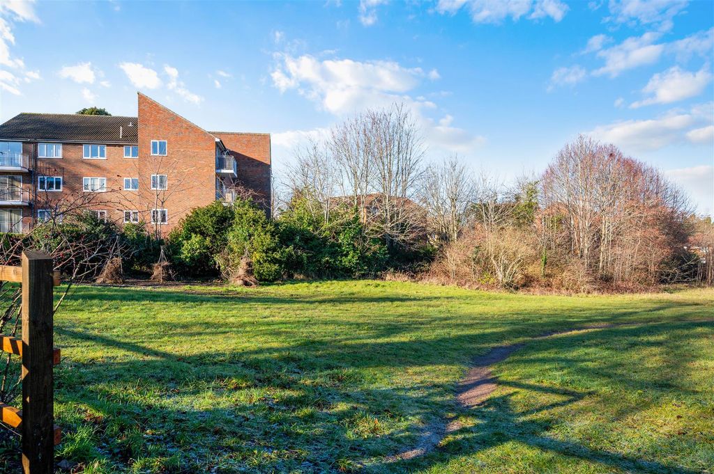 Additional image 11 of 2 bed flat for saleBasing Road, Banstead SM7